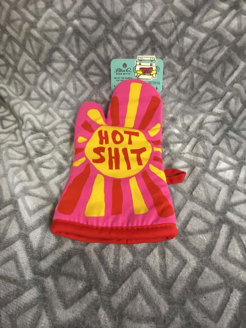 Blue Q Hot Shit Oven Mitt Pink Sun Retro Novelty Cotton